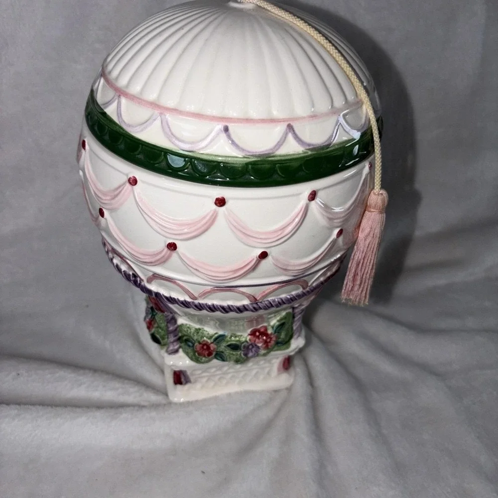 Vintage 80s Sigma the Tastesetter Victorian Ascension Hot Air Balloon Cookie Jar